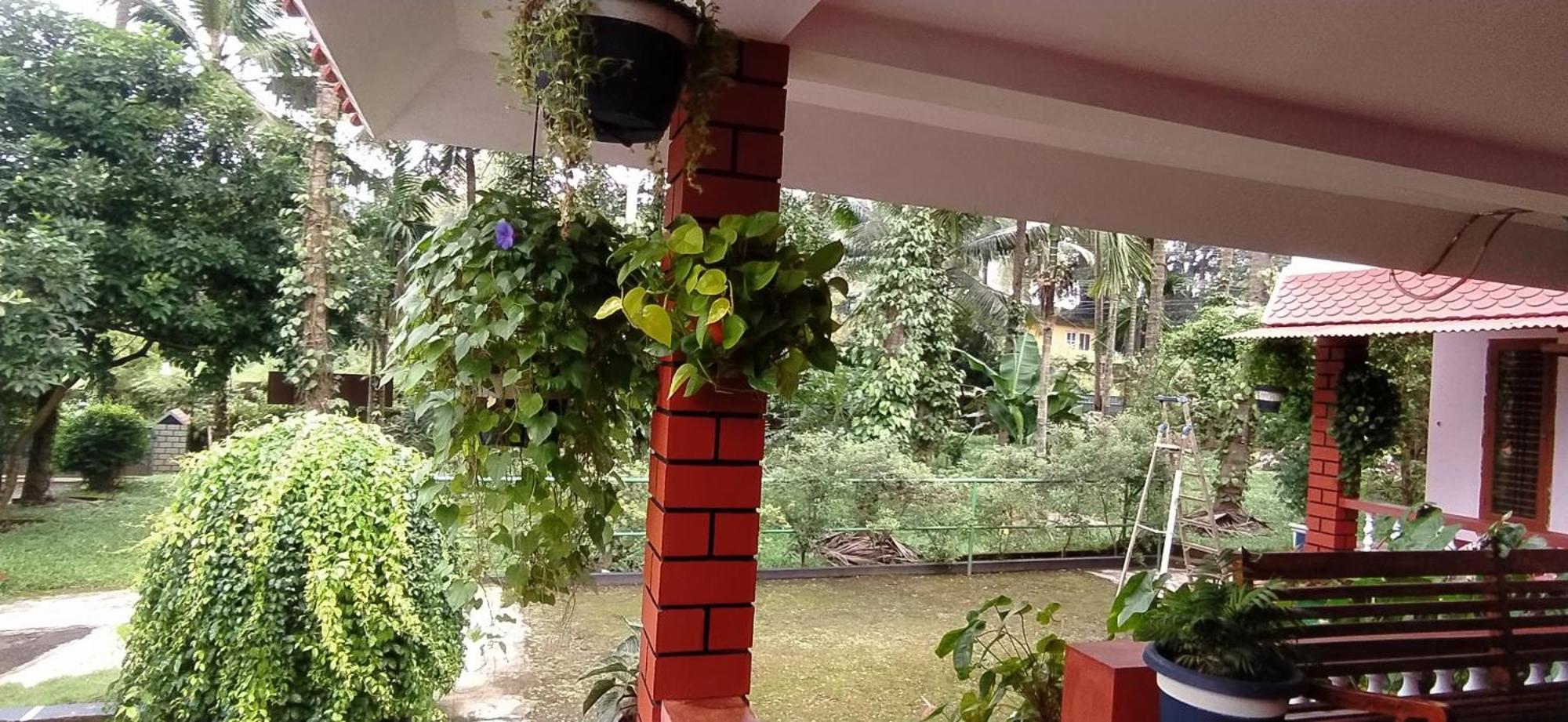 Runnin Airport - Homestay Gurpur Luaran gambar